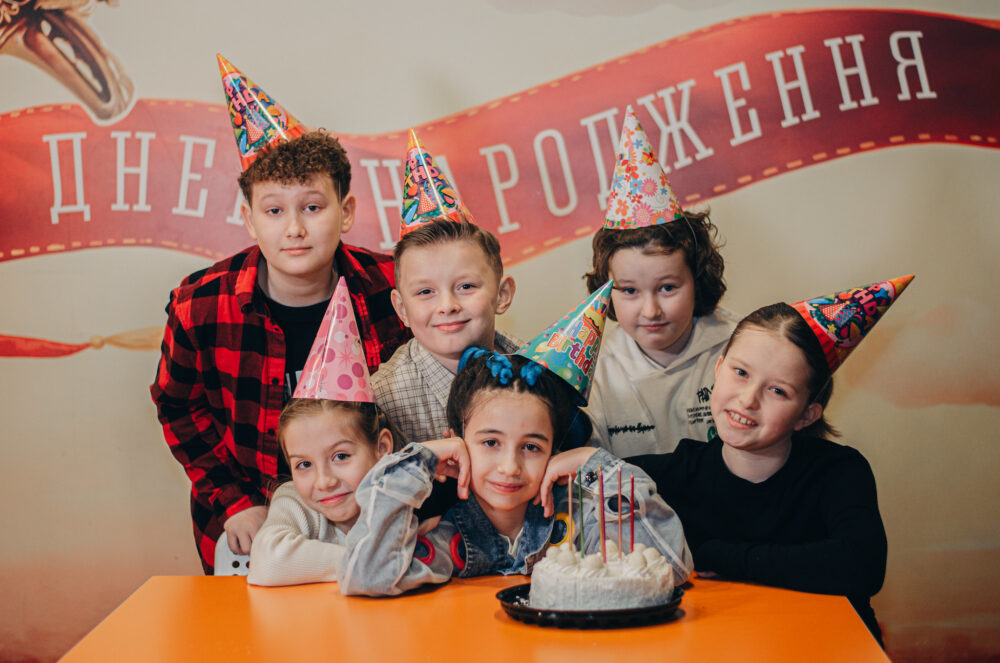 подарунок підлітку, що подарувати підлітку, як здивувати підлітка
